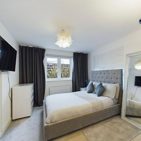 Modern 2 Bed City Apartment With Private Parking สวอนซี ภายนอก รูปภาพ
