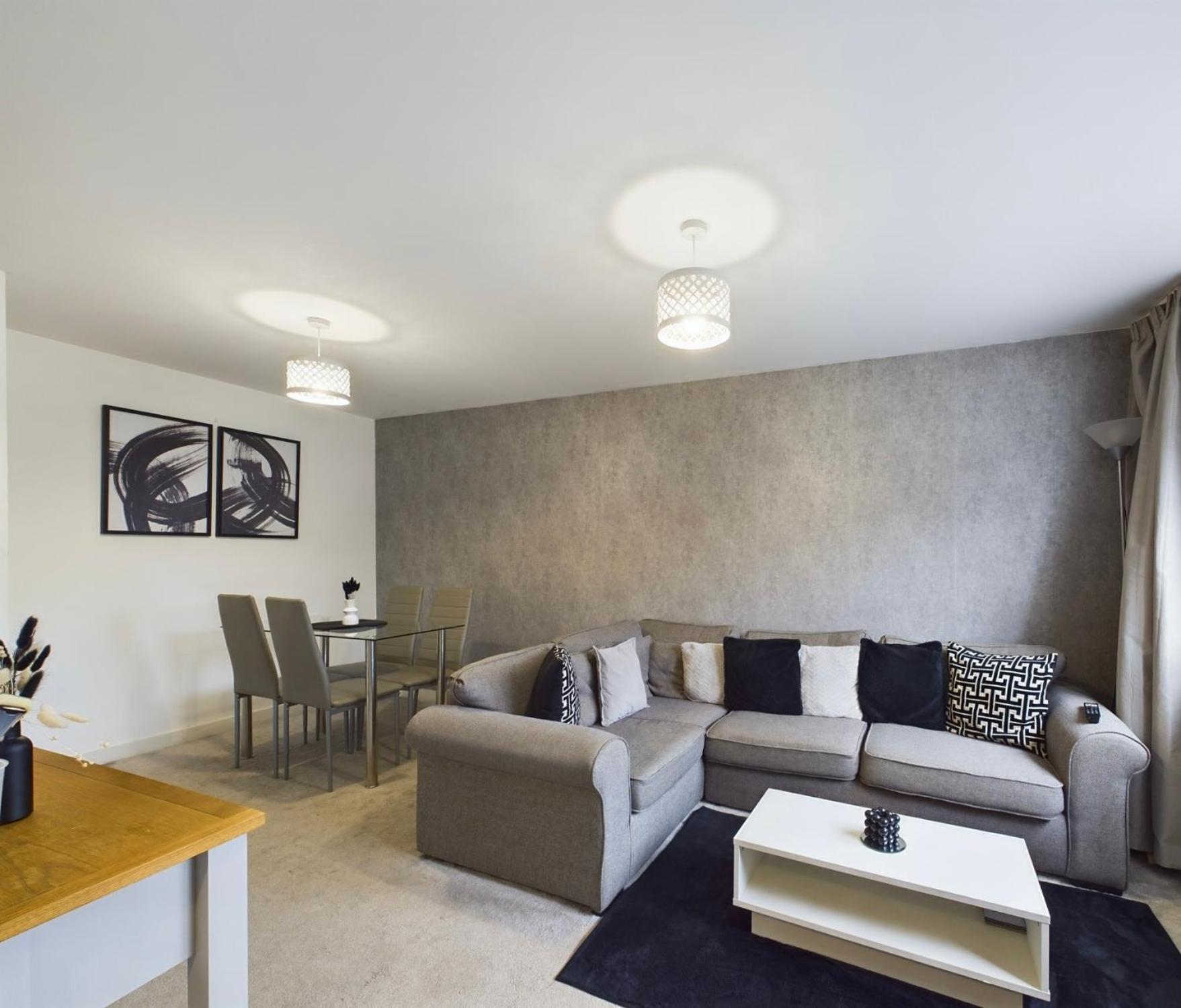 Modern 2 Bed City Apartment With Private Parking สวอนซี ภายนอก รูปภาพ