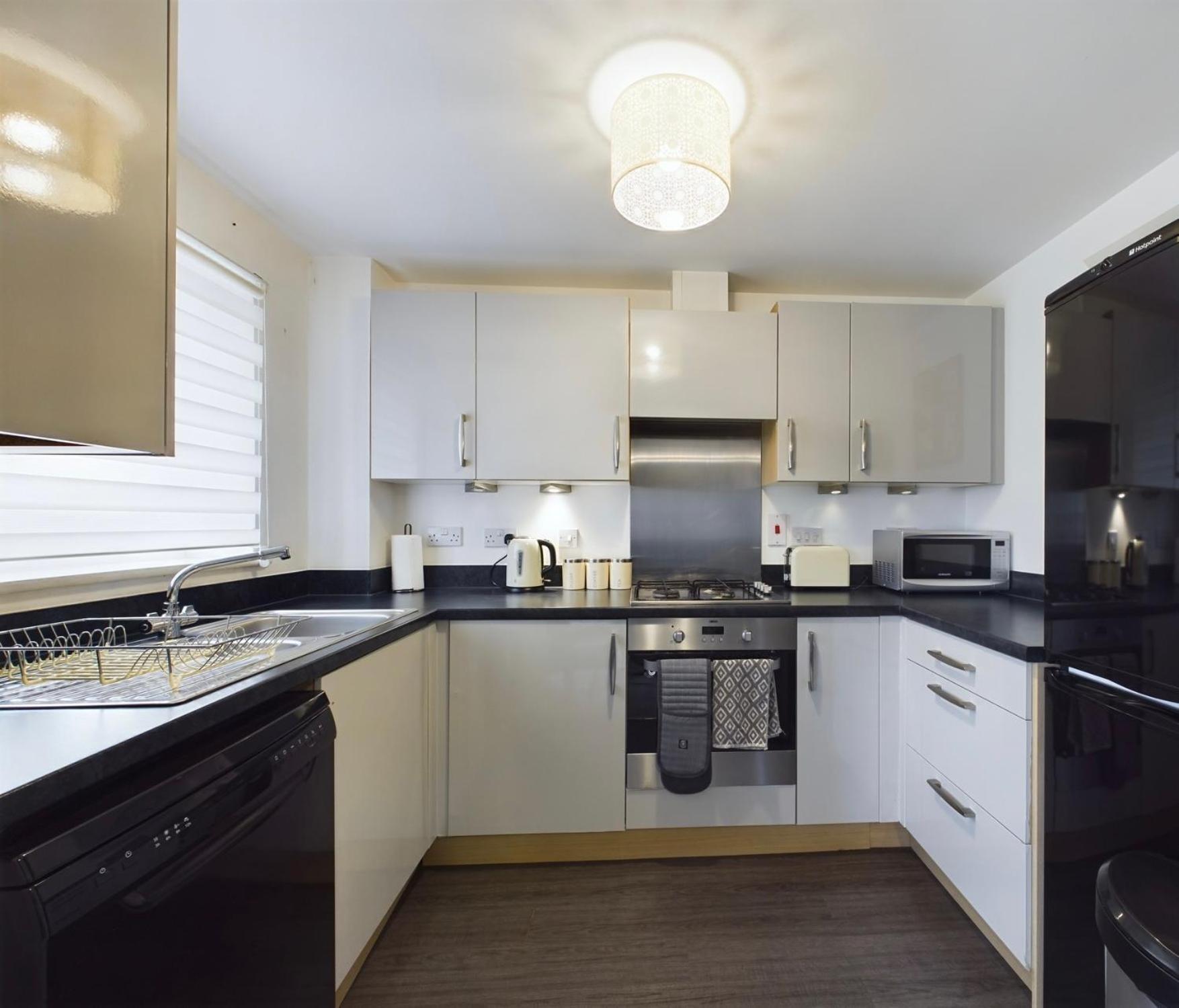 Modern 2 Bed City Apartment With Private Parking สวอนซี ภายนอก รูปภาพ